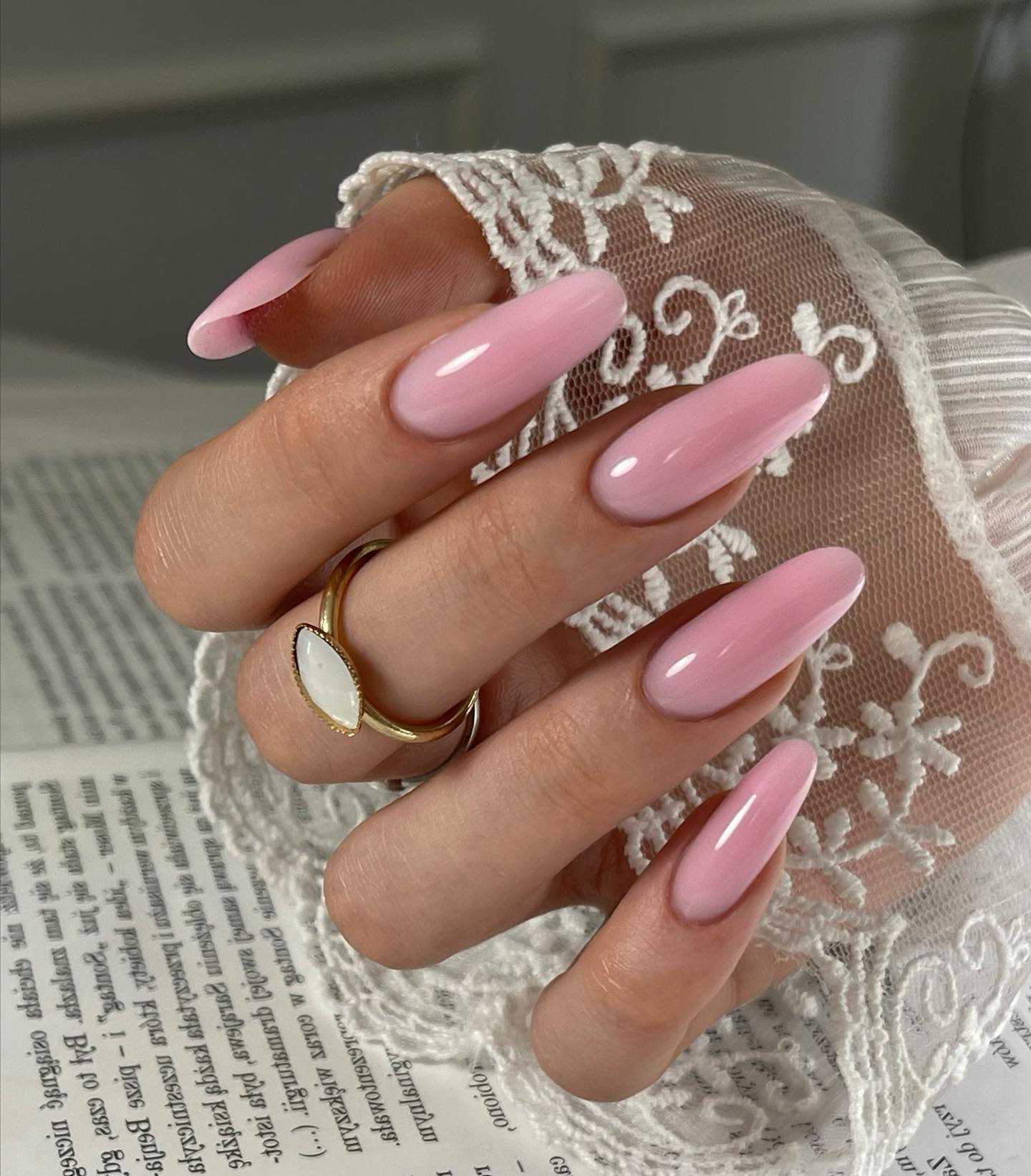 Luksusowa różowa kaskada: delikatność i styl w jednym!