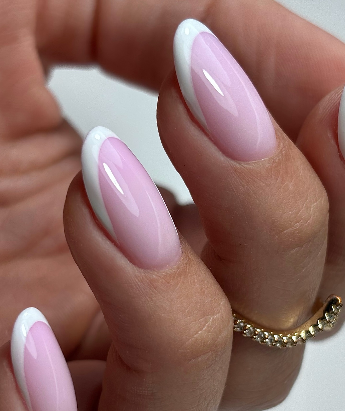 Stylowy french z delikatnym akcentem