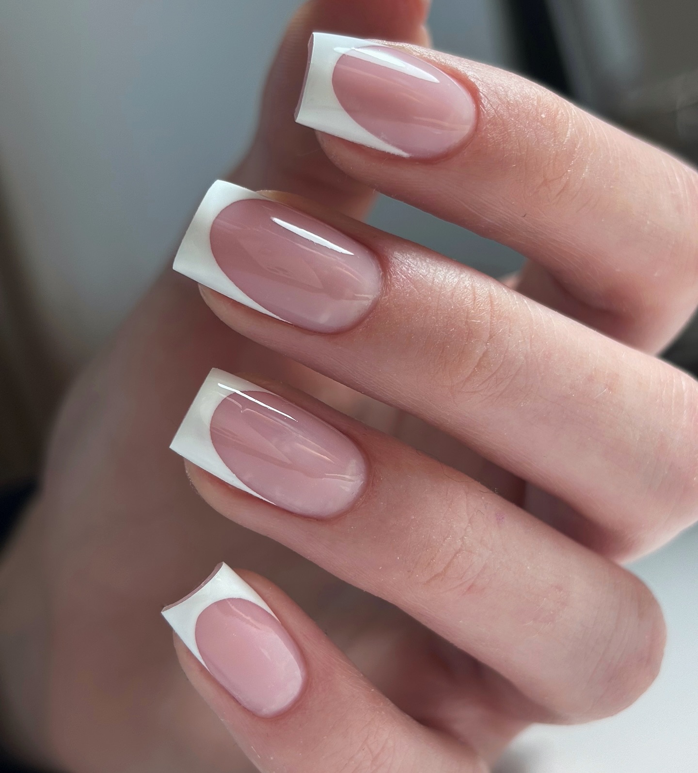 Francuska elegancja na końcówkach palców