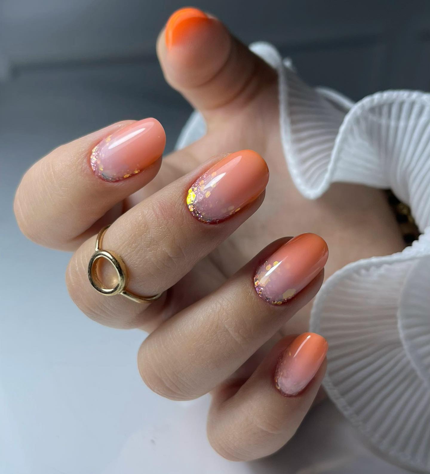 Świeży, ognisty gradient na paznokciach