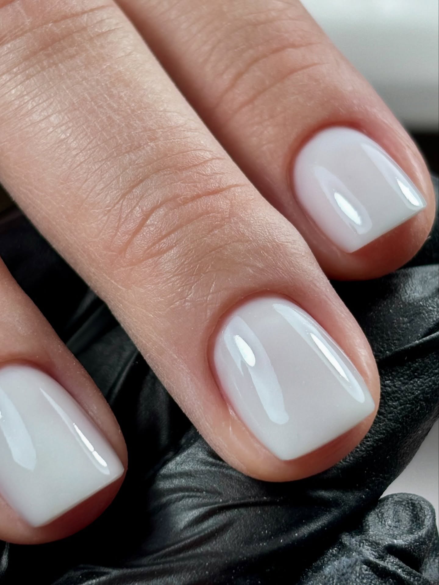 Biała perła — minimalizm w trendach