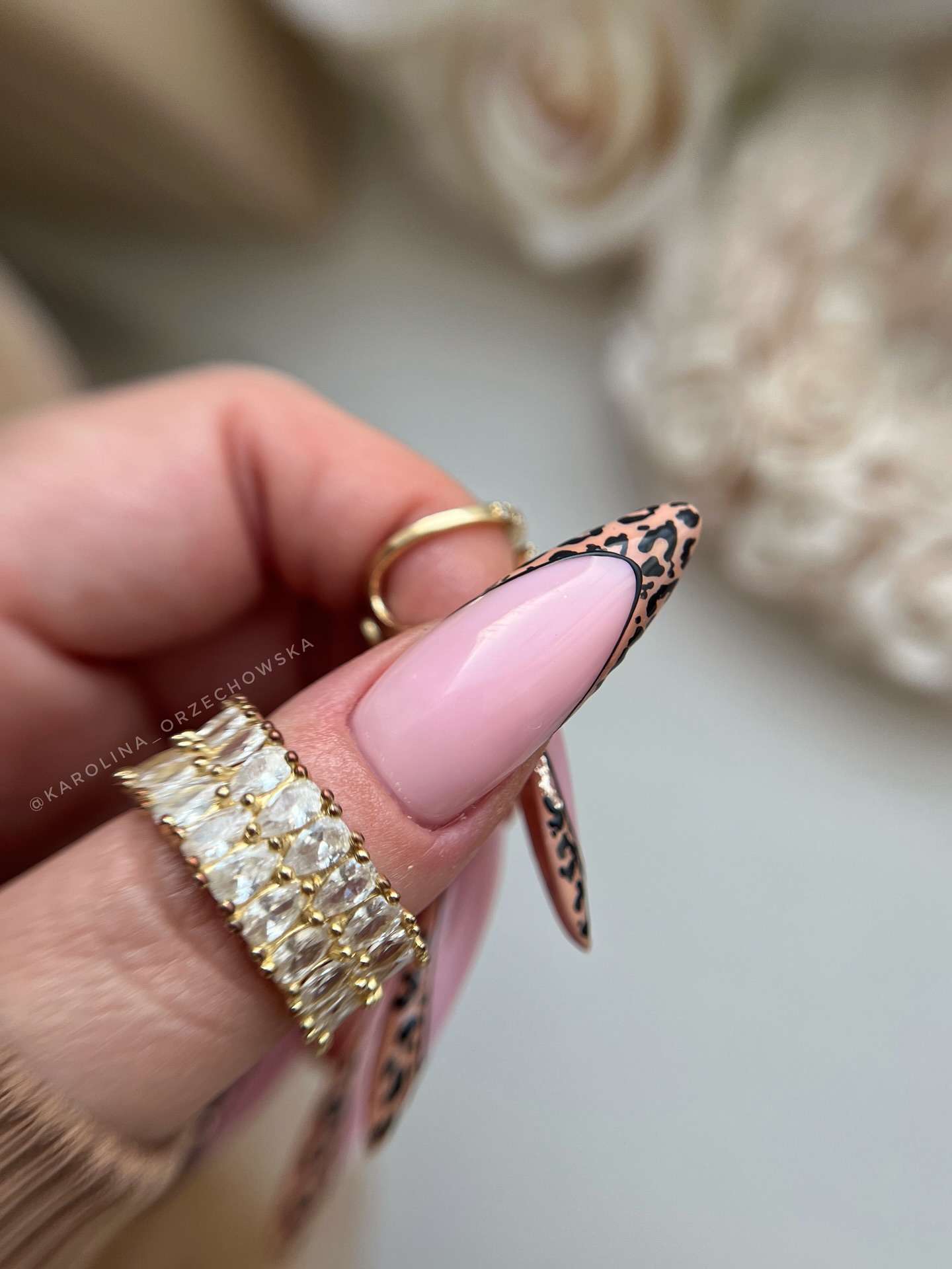 Dziki, luksusowy manicure dla odważnych serc