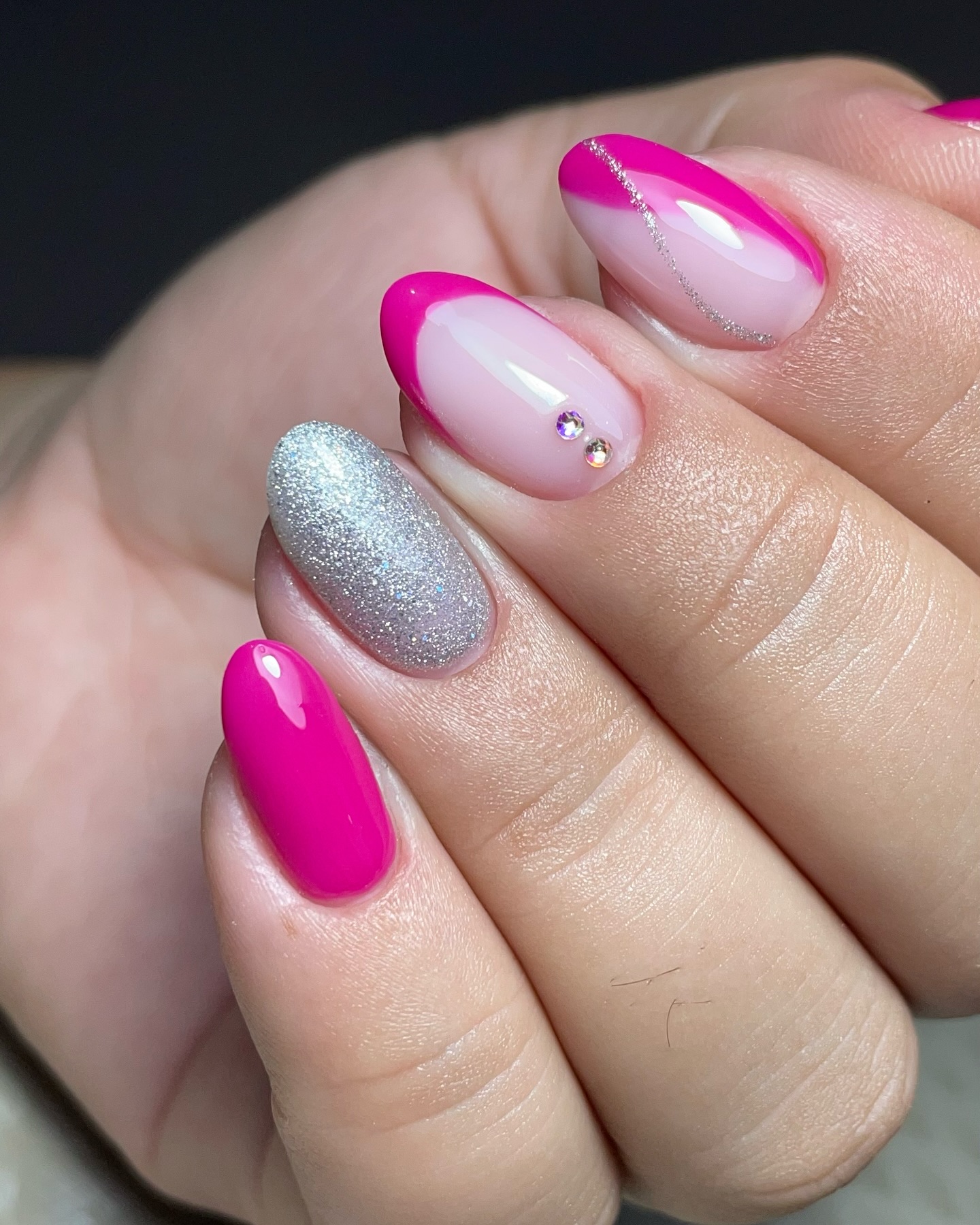 Energetyczny wybuch kolorów na końcówkach Twoich palców!