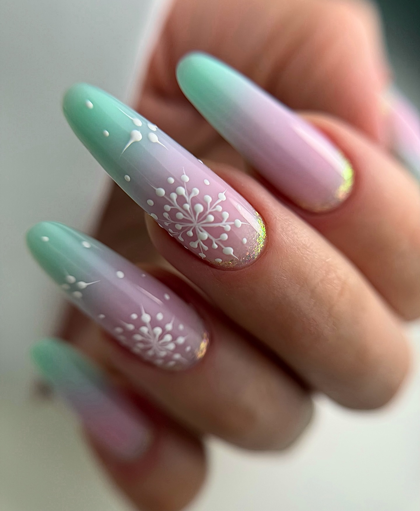 Delikatność wiosennego rozkwitu na Twoich paznokciach