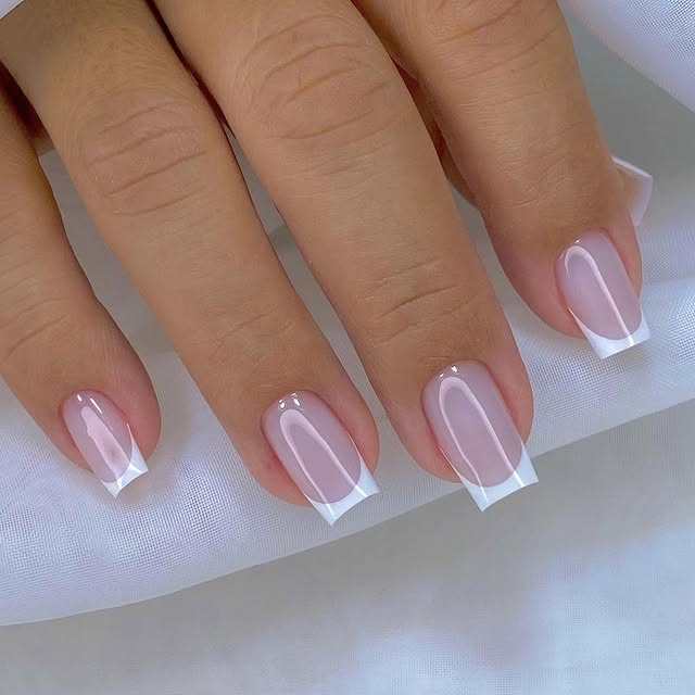 ***Francuski szyk na końcówkach palców***