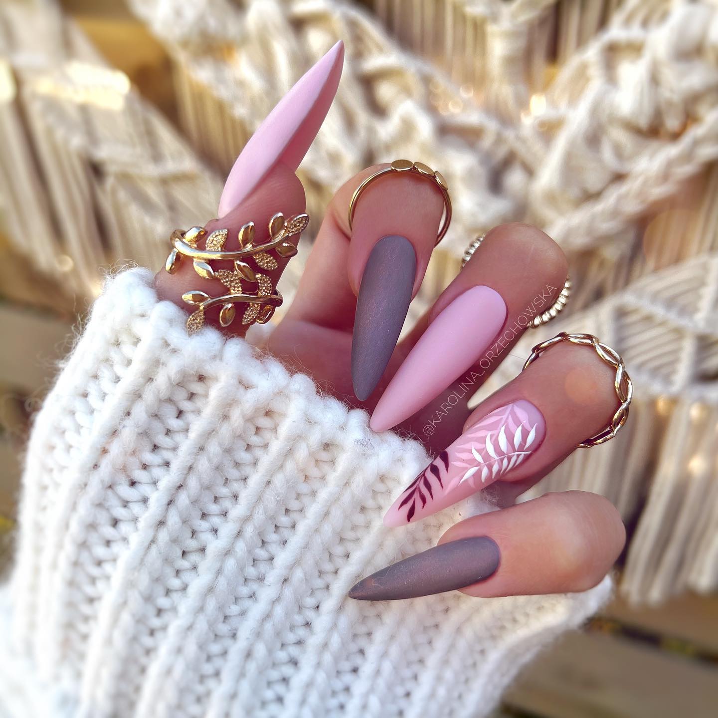 Lawendowa lekkość: sztuka delikatności na paznokciach