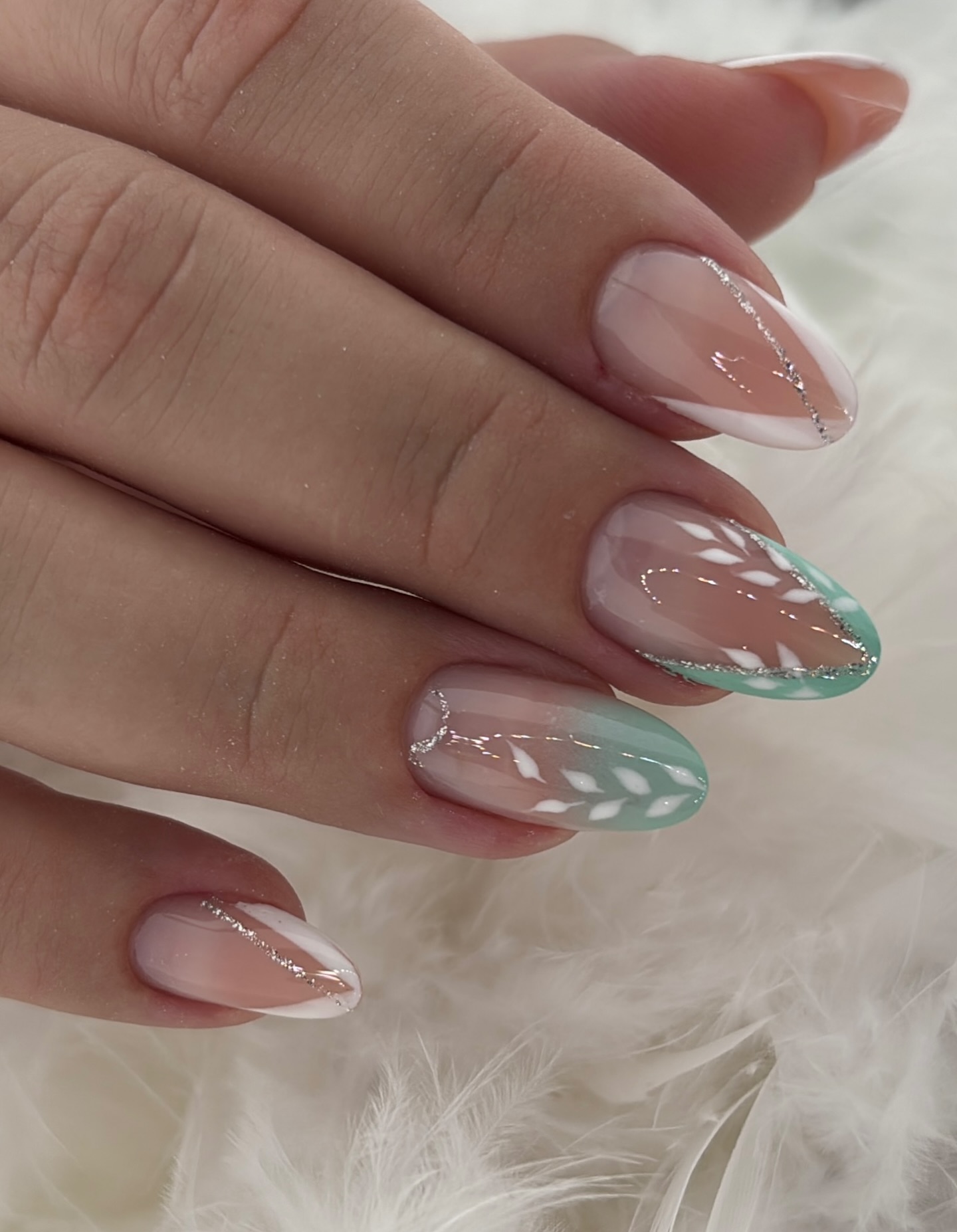 Wiosna na Twoich paznokciach: delikatny gradient