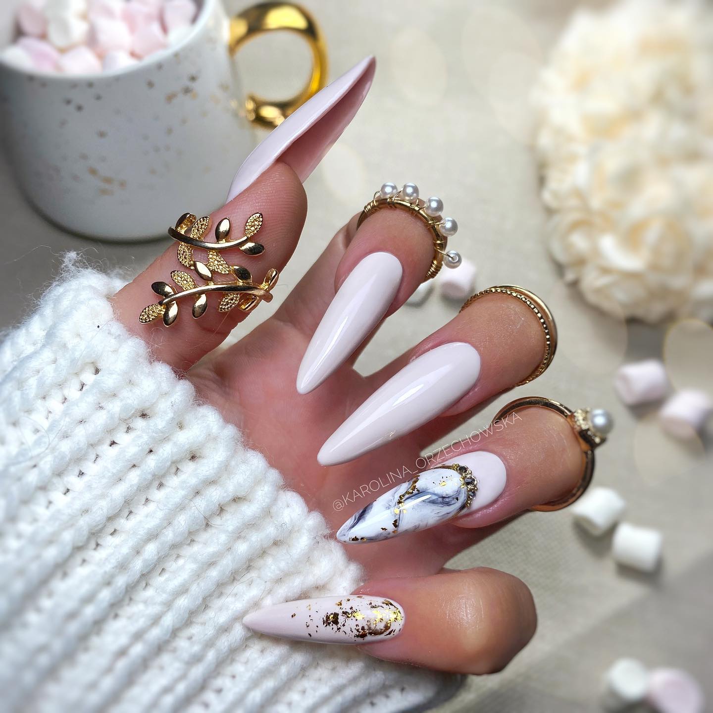 Elegancki biały szyk: gdy klasyka spotyka sztukę