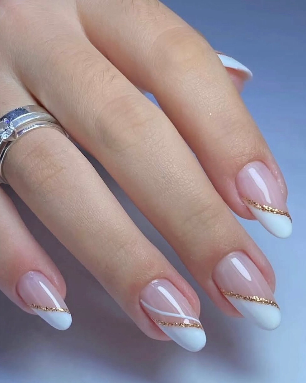 Biało-złota elegancja — klasyka, która nigdy nie wychodzi z mody