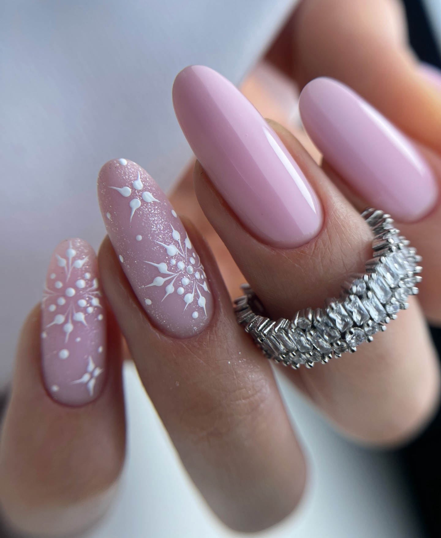 Różowy nastrój z zimowymi wzorami