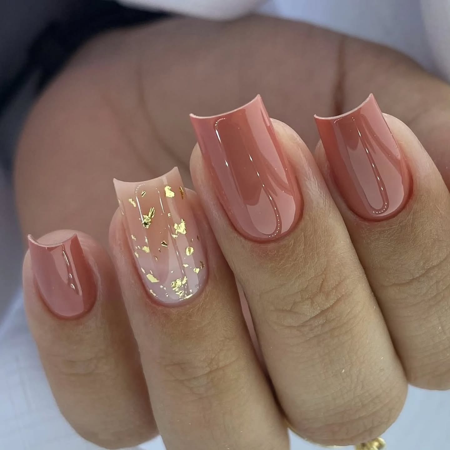 Różowy szyk ze złotym akcentem