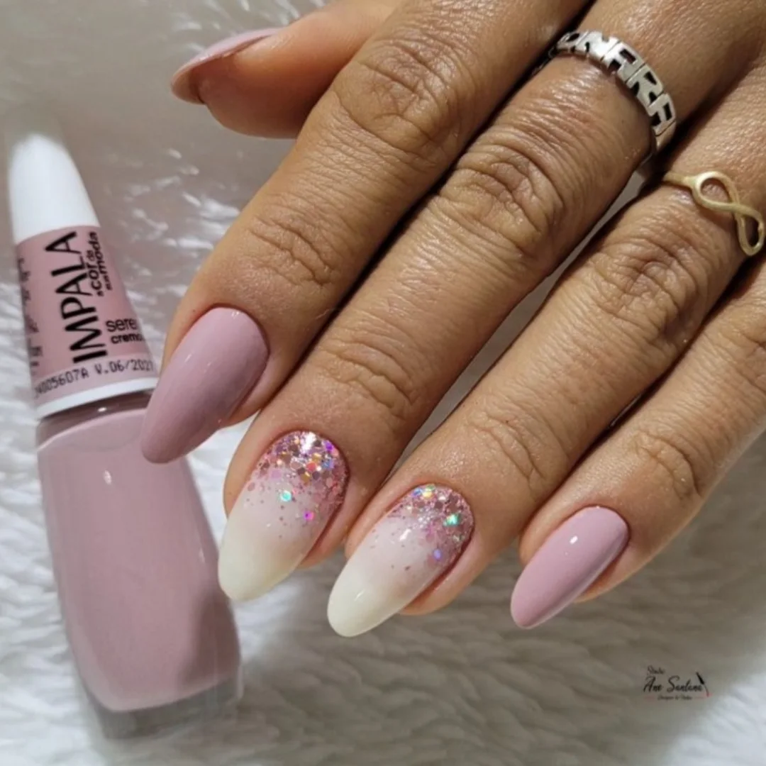 Iskrząca nuta bajki: manicure, który zachwyca