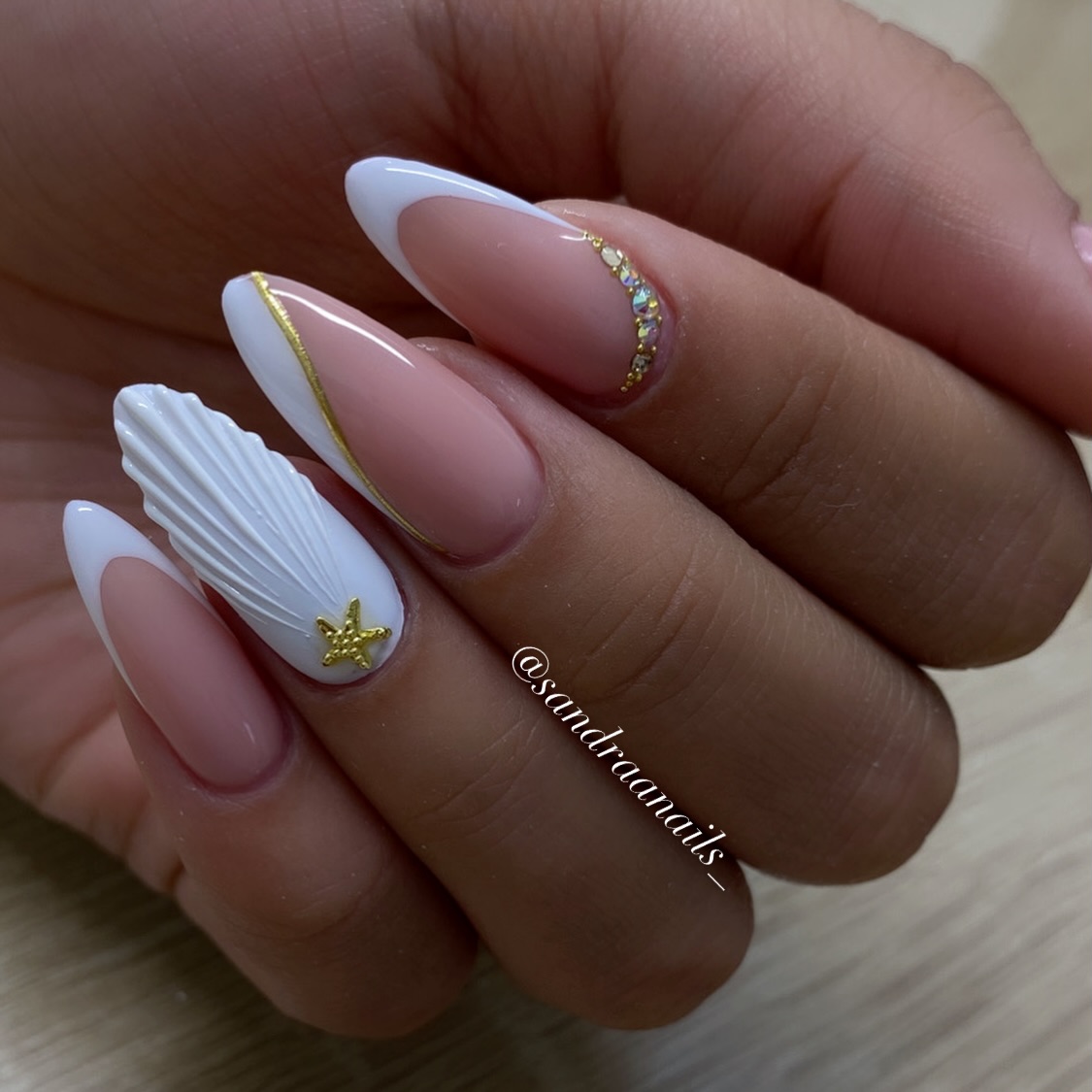 Złote wzory na falach.