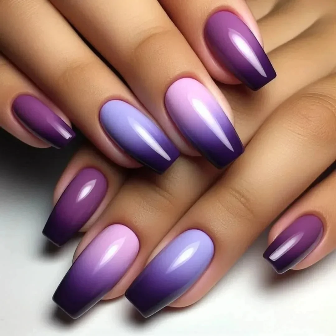 Lawendowe ombre: magia na paznokciach