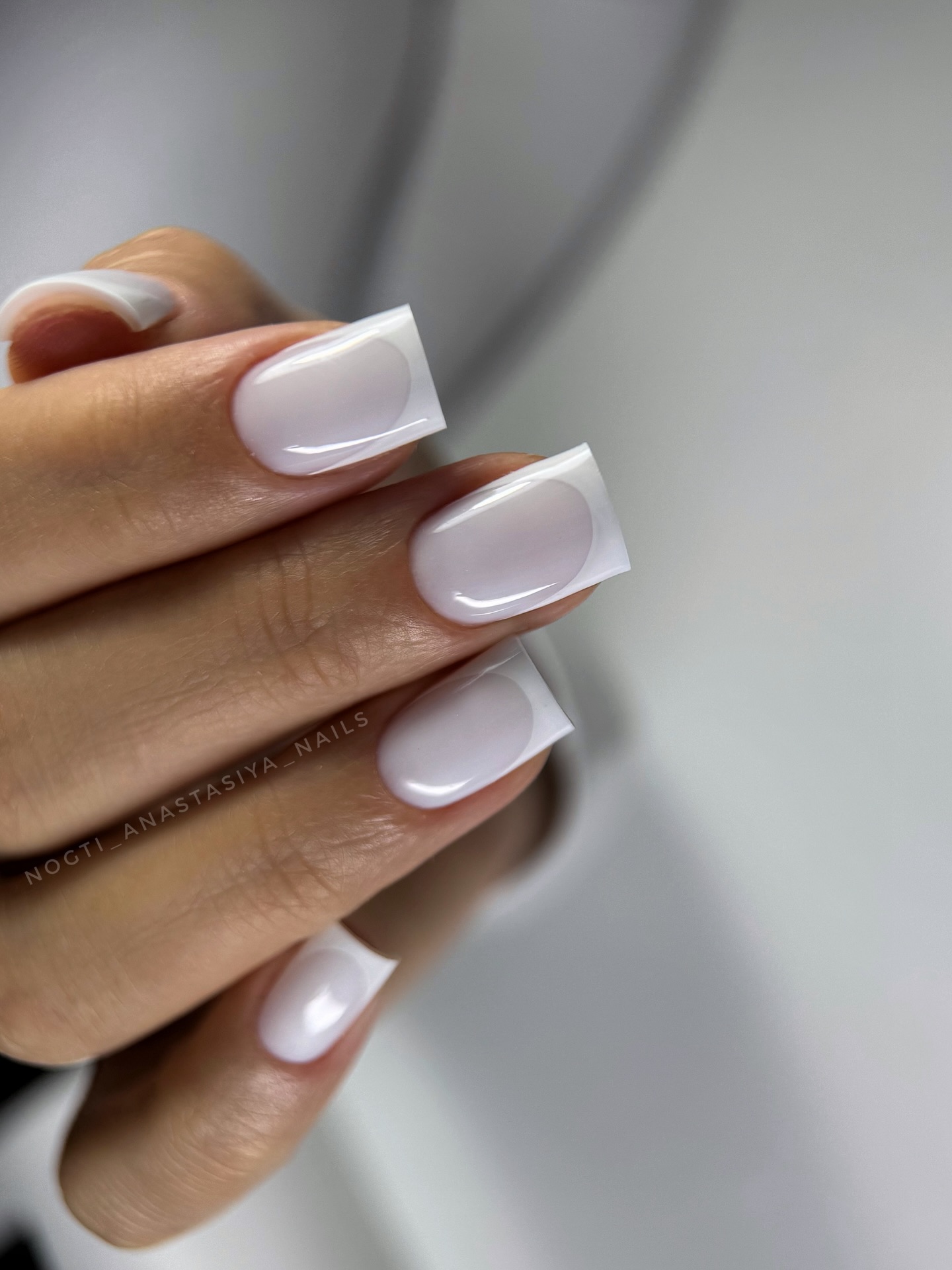 Elegancja w każdym detalu: biały french