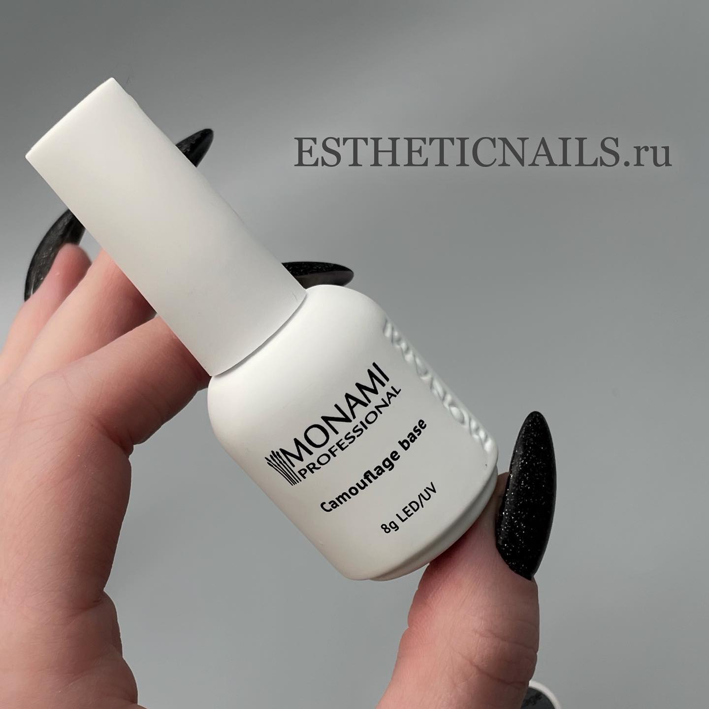 Czarny kosmos na Twoich paznokciach