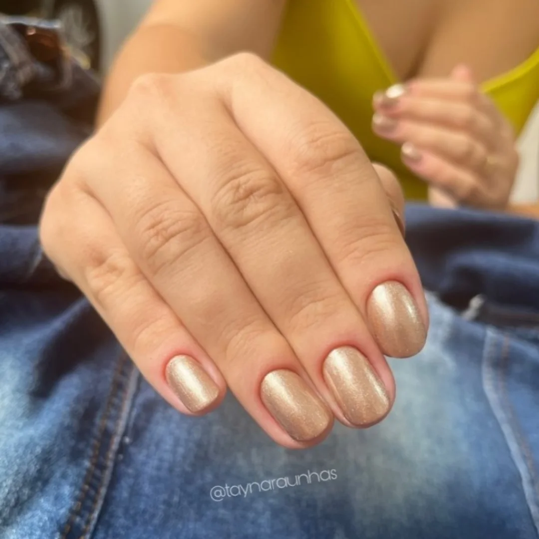 Jedwabna elegancja na końcach palców