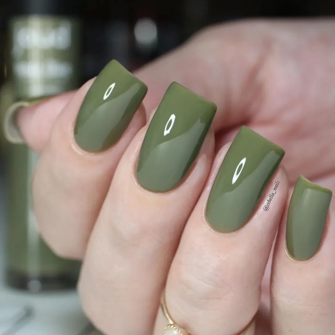 Militarny szyk w manicure