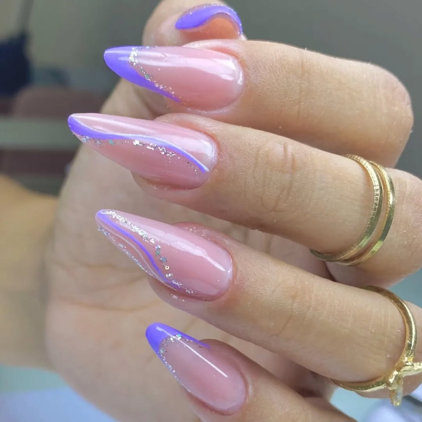 Lawendowa delikatność na paznokciach