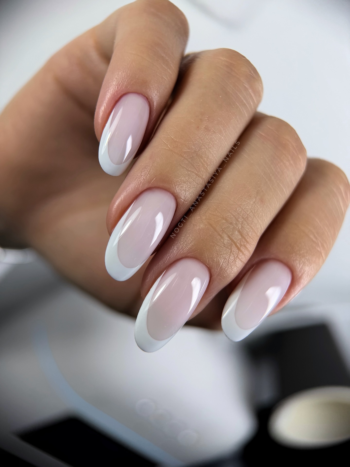 Francuska elegancja na końcówkach palców