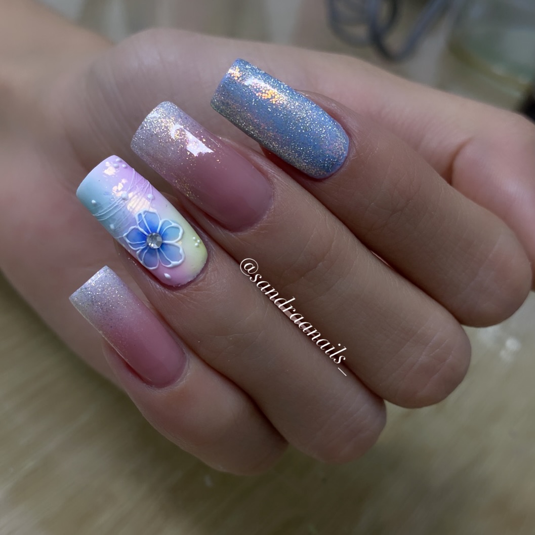 Kwiatowe fajerwerki na Twoich paznokciach!