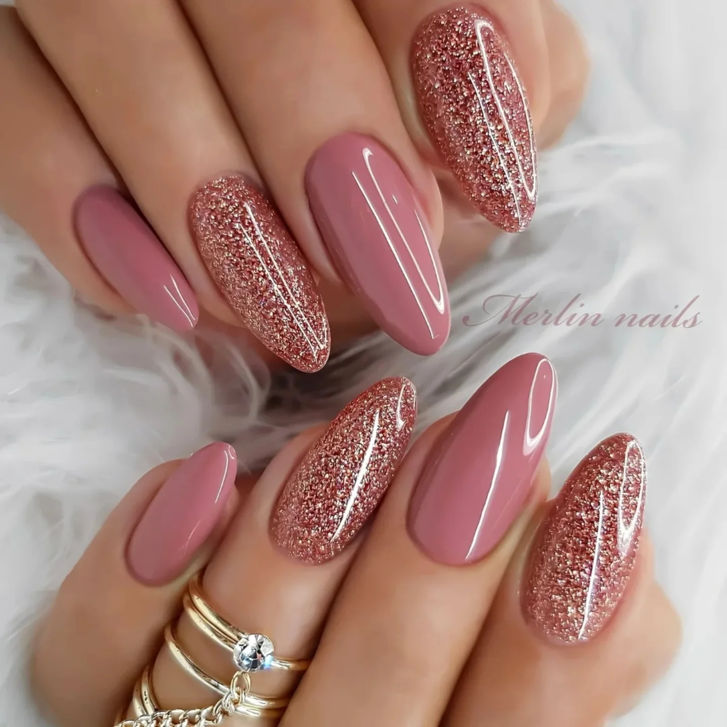 Różysty blask na paznokciach