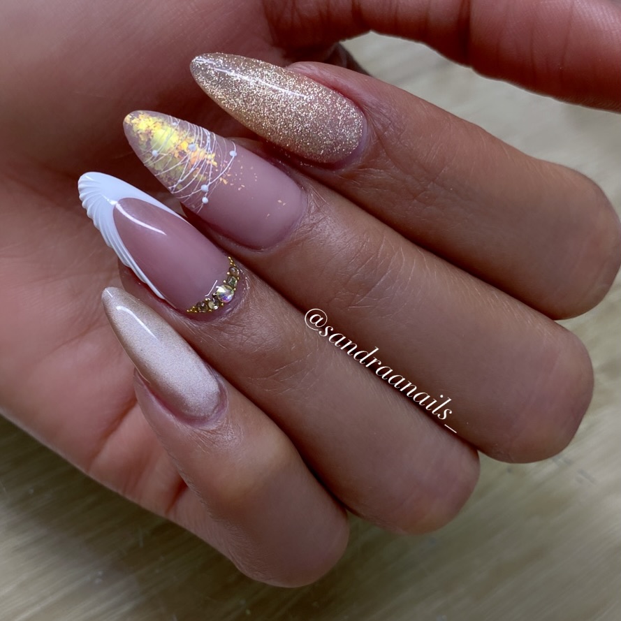 Czarujące refleksy na końcówkach palców