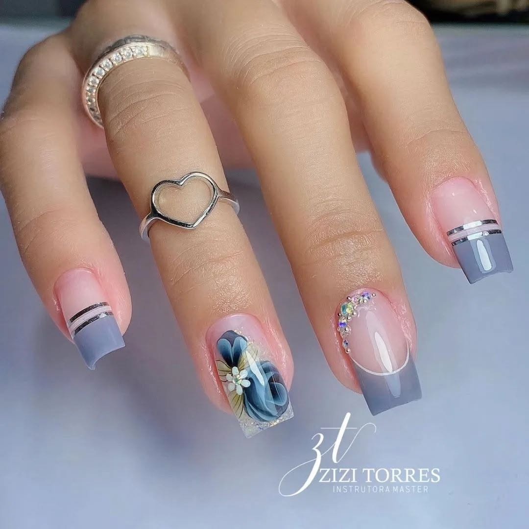 French manicure z tajemniczym urokiem