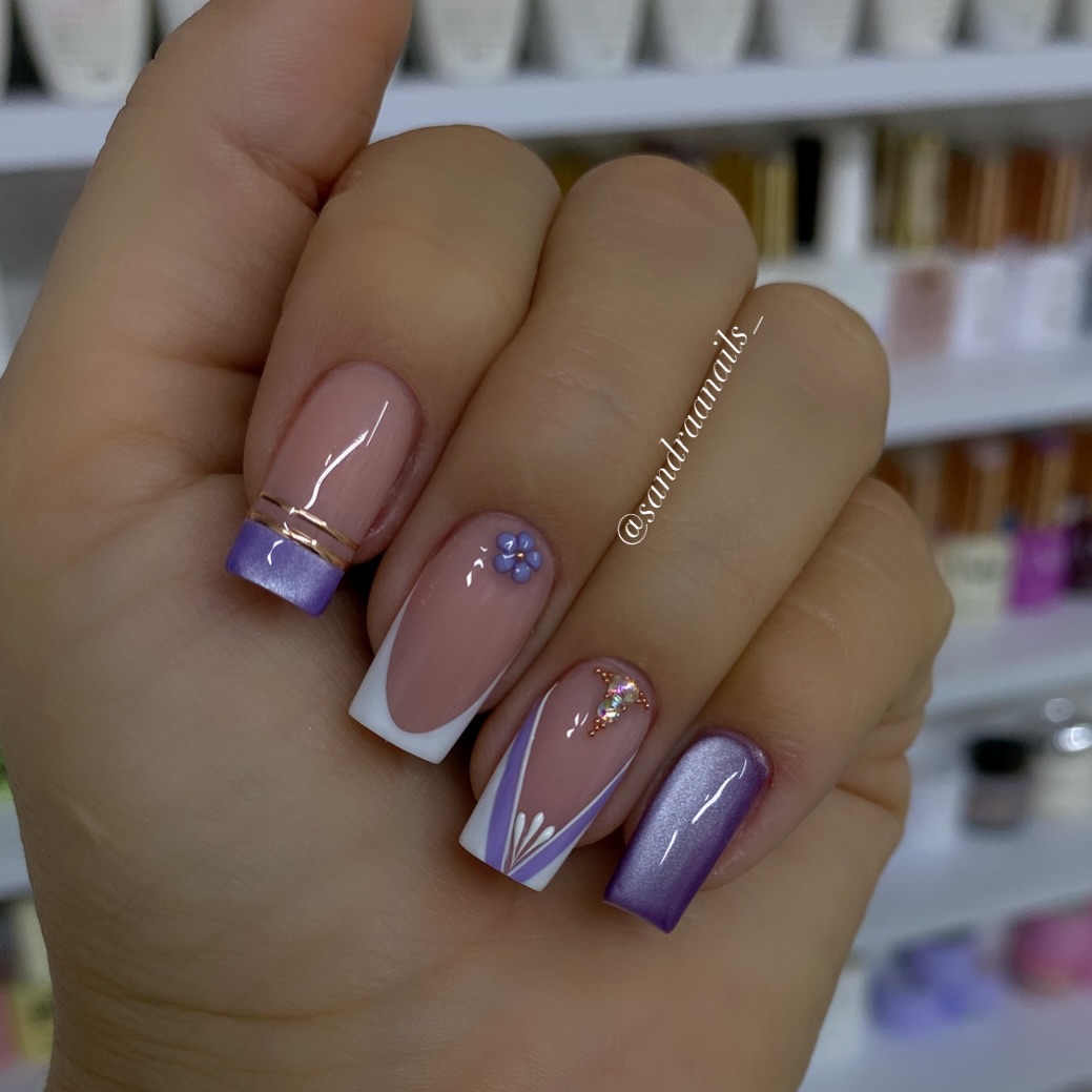 Magia fioletu: kiedy paznokcie stają się sztuką