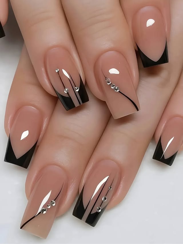 Elegancja i styl: czarny french z połyskiem