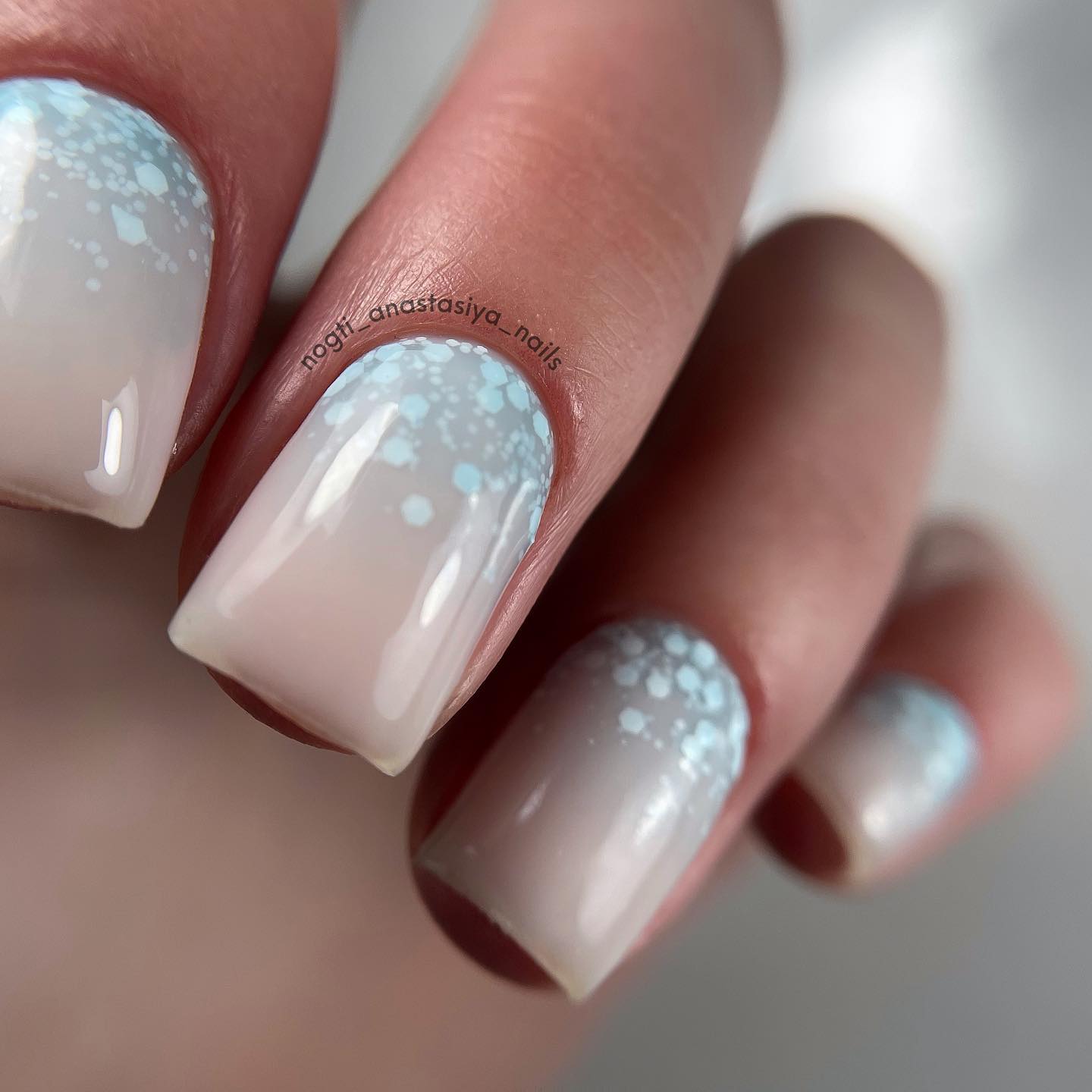 Śnieg na paznokciach – orzeźwiający lodowy dotyk!