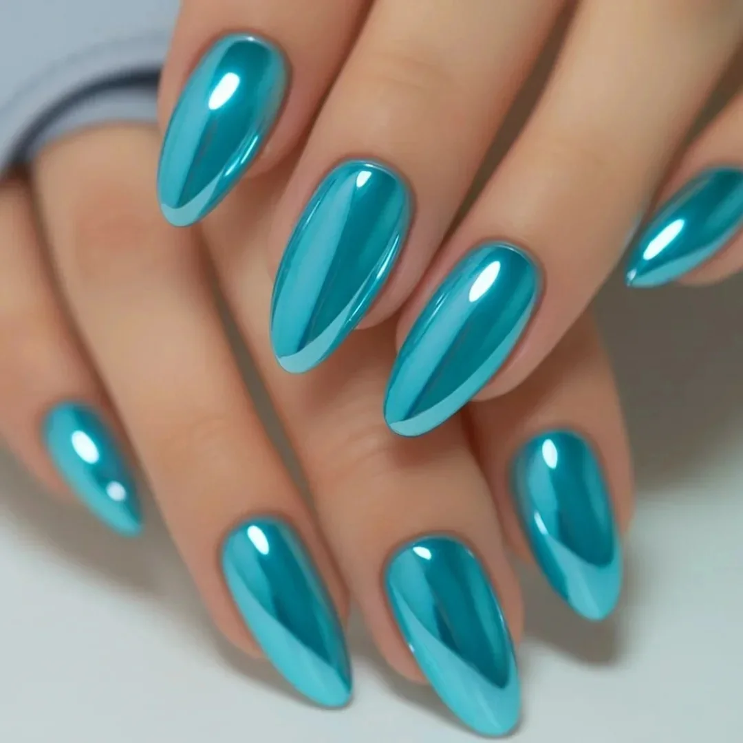 Odbicie turkusowego blasku: Twoje paznokcie jak refleks na morskiej fali