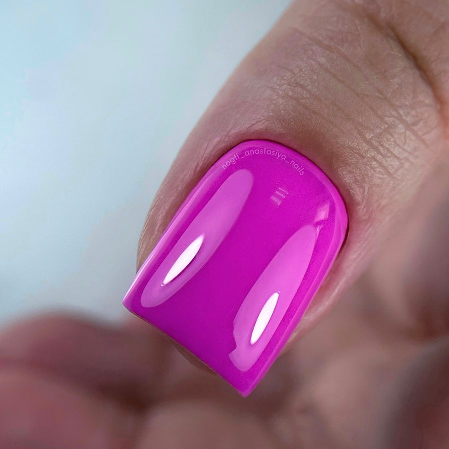 Figlarny różowy nastrój w manicure