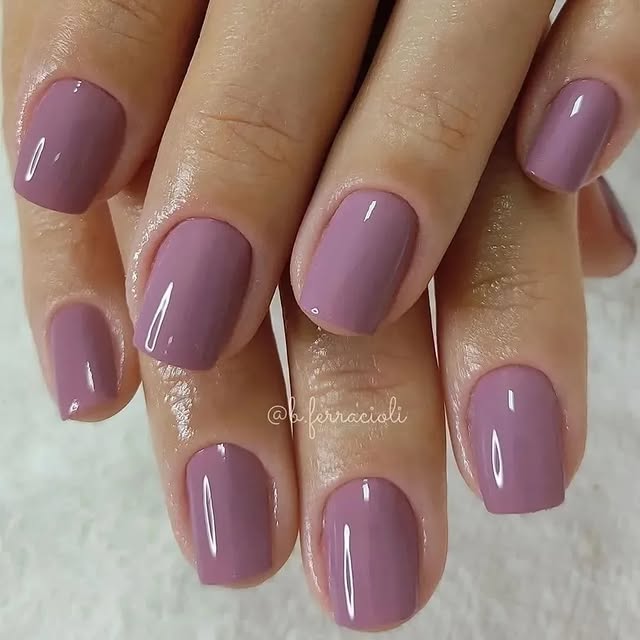 Matowy szyk w delikatnym liliowym odcieniu