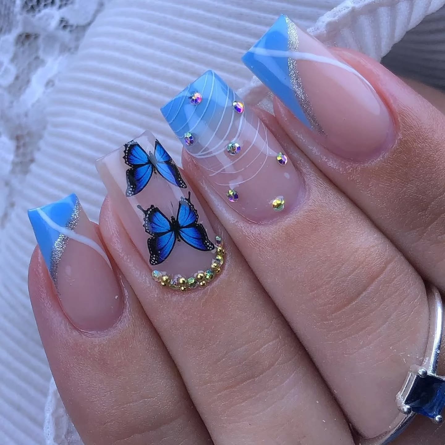 Skrzydlaty lot: czarujący manicure