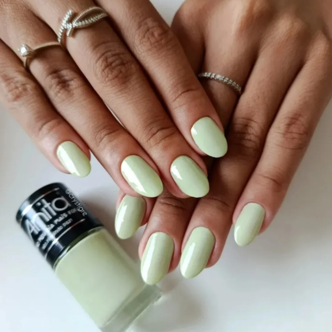 Miętowy nastrój: świeżość w każdym paznokciu