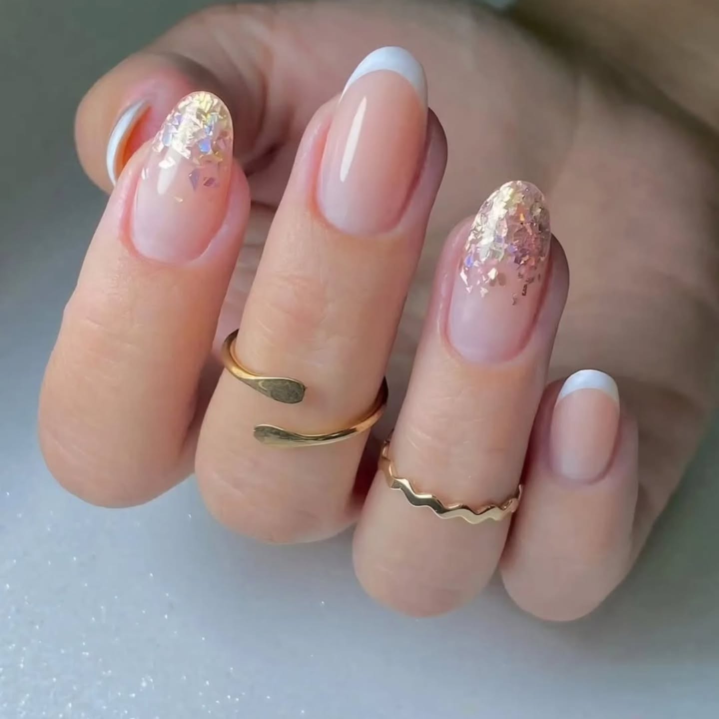 Urok frencha z inspirującym blaskiem