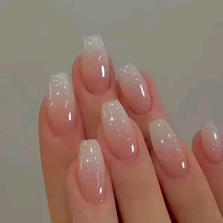 Delikatność w każdym detalu: ombre na paznokciach