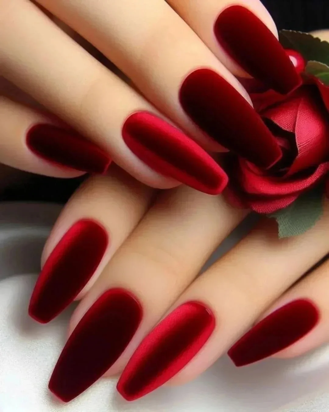 Wiśniowy szyk: manicure dla odważnych