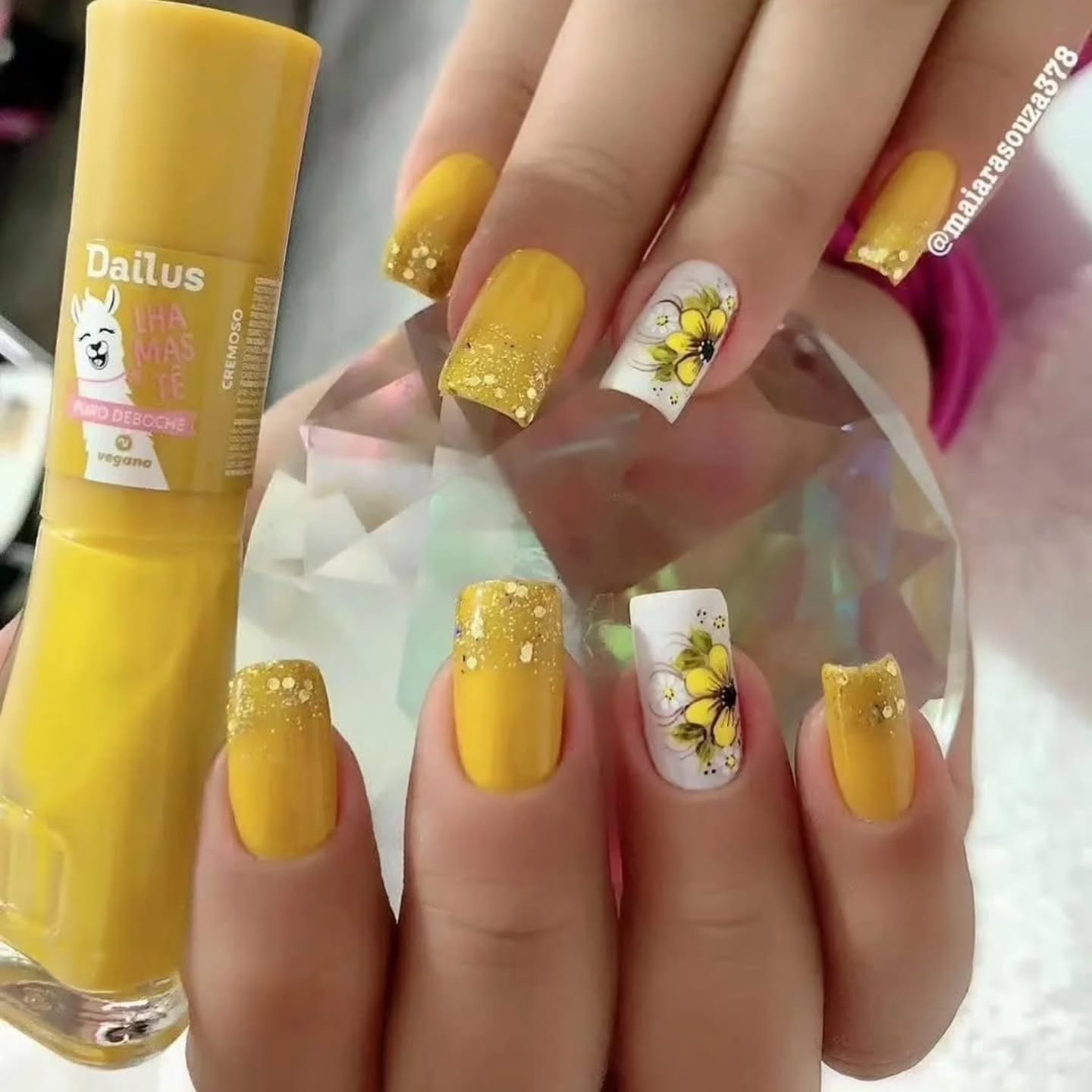 Kolorowy wybuch słonecznika na Twoich paznokciach!