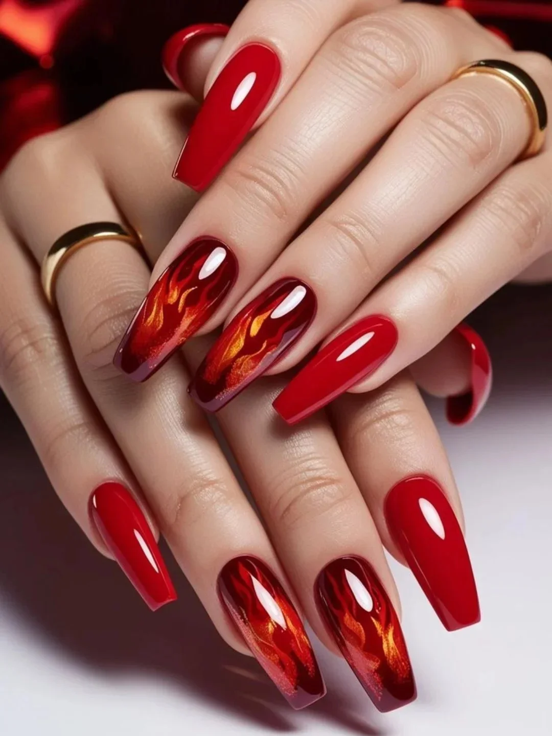 Ognisty, efektowny manicure, który zachwyca!