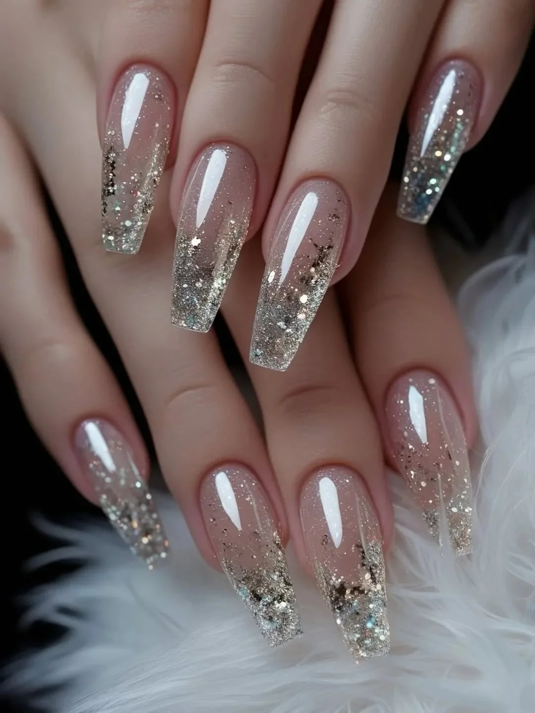 Światło na końcówkach: bajkowy blask manicure