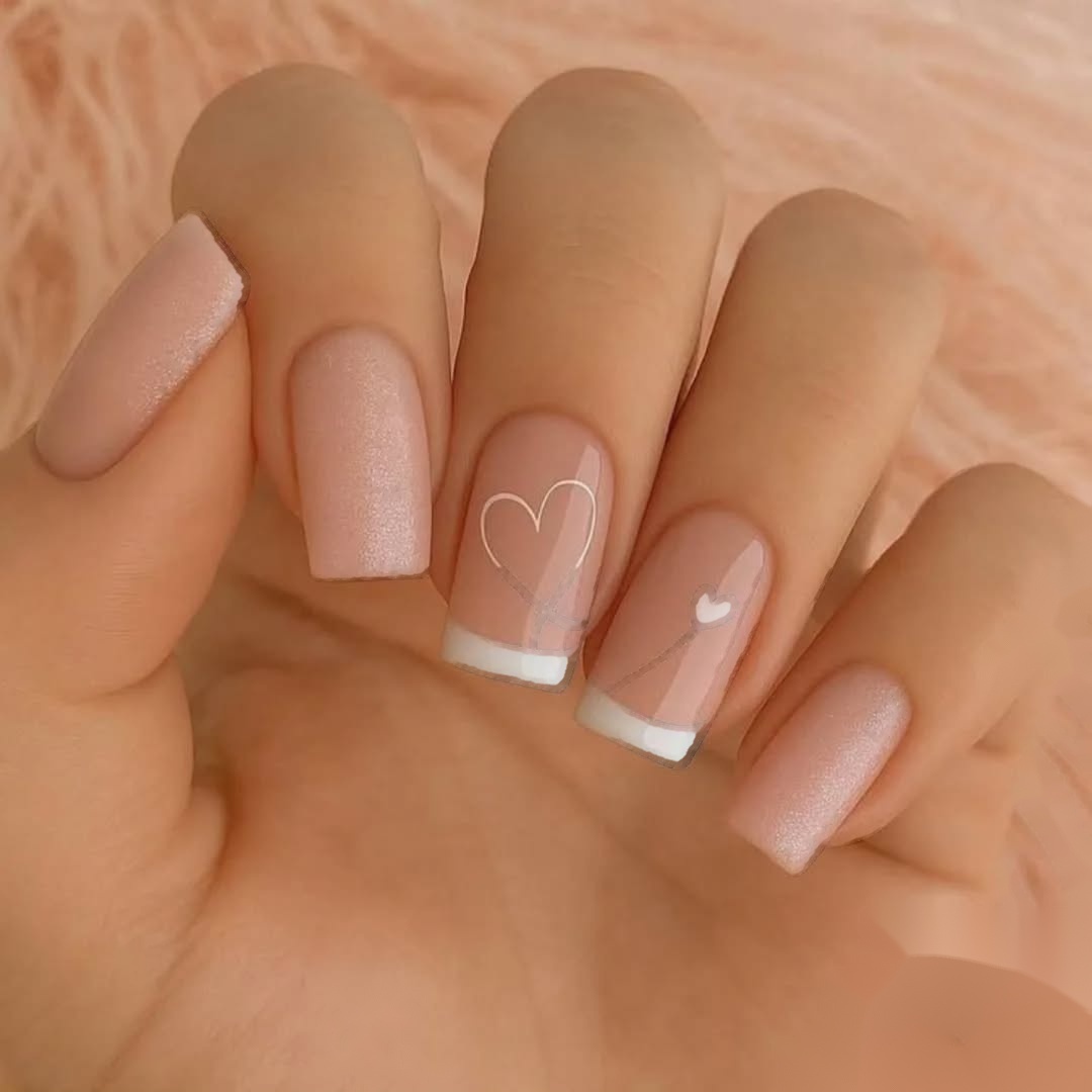 Soft square nude z sercami i french tips OPI
