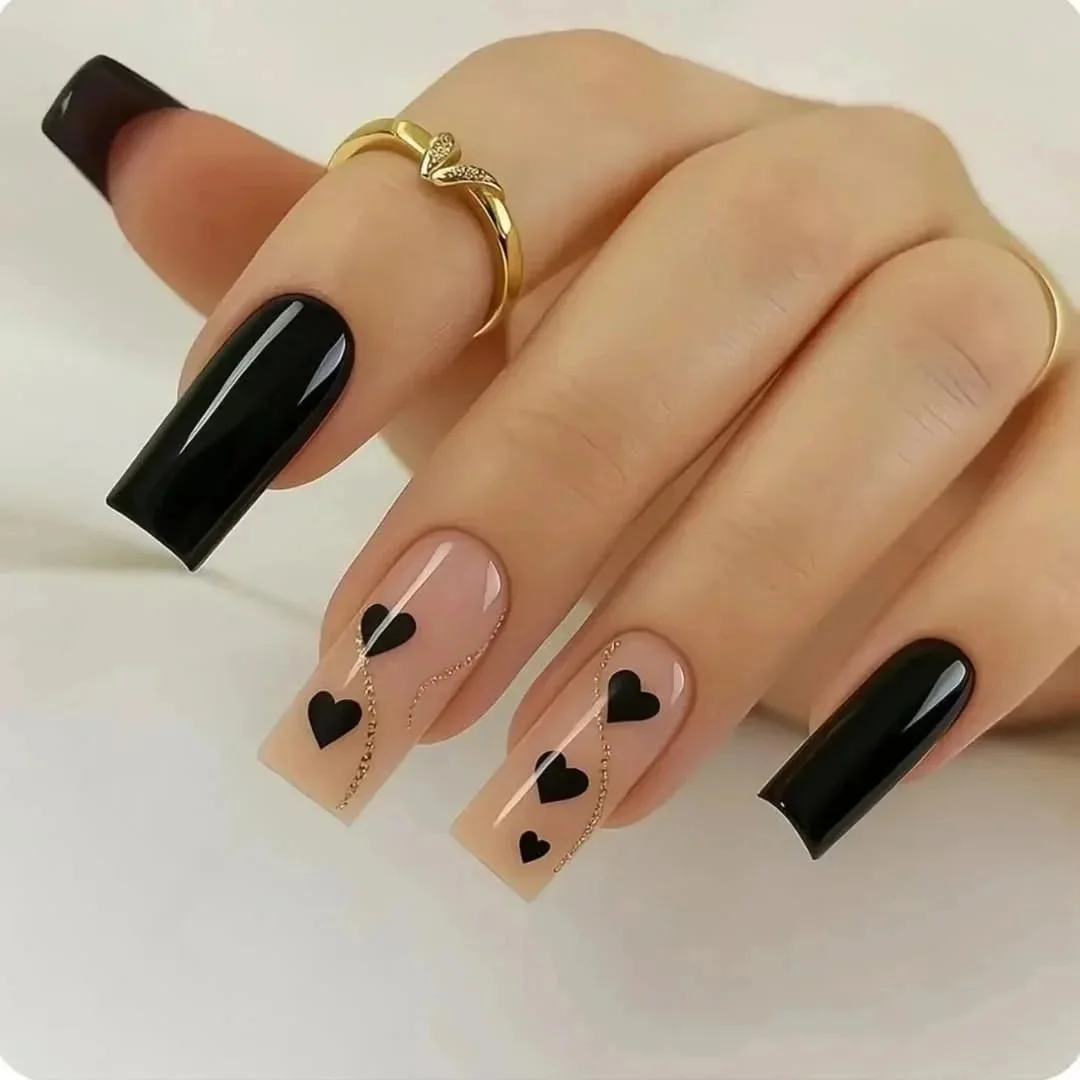Czarne serca na nude tle: styl z charakterem