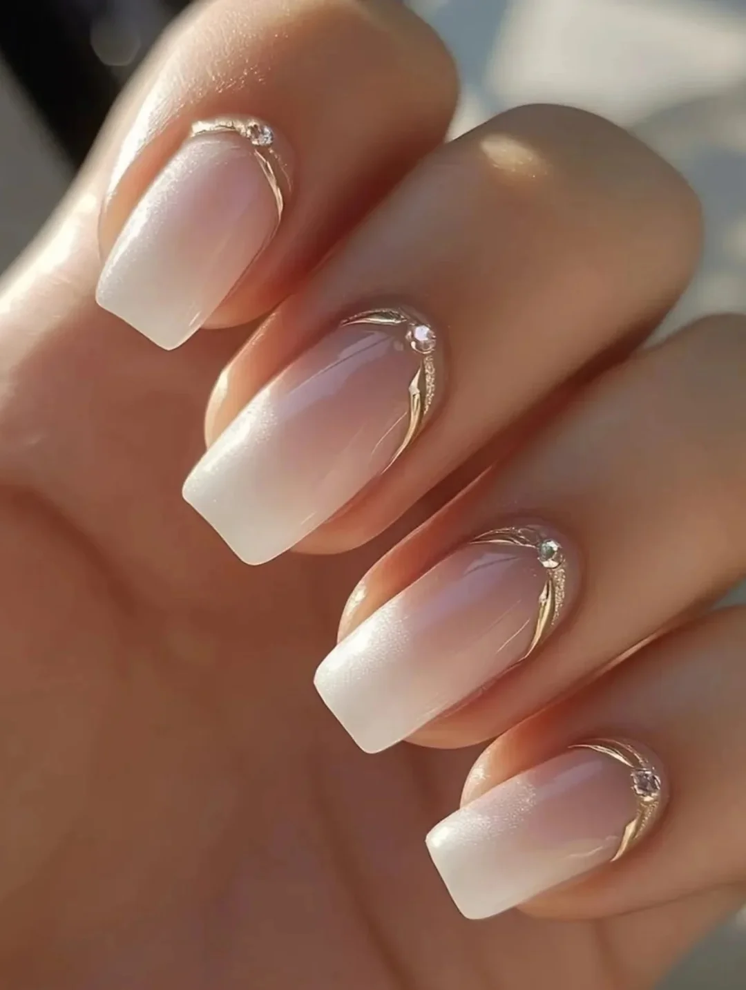 Pastelowy szyk: manicure, który zachwyca